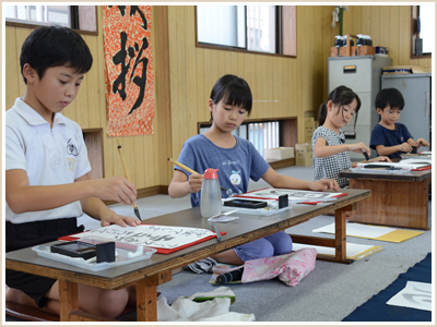 2019年 好きな色に墨を磨って書く0